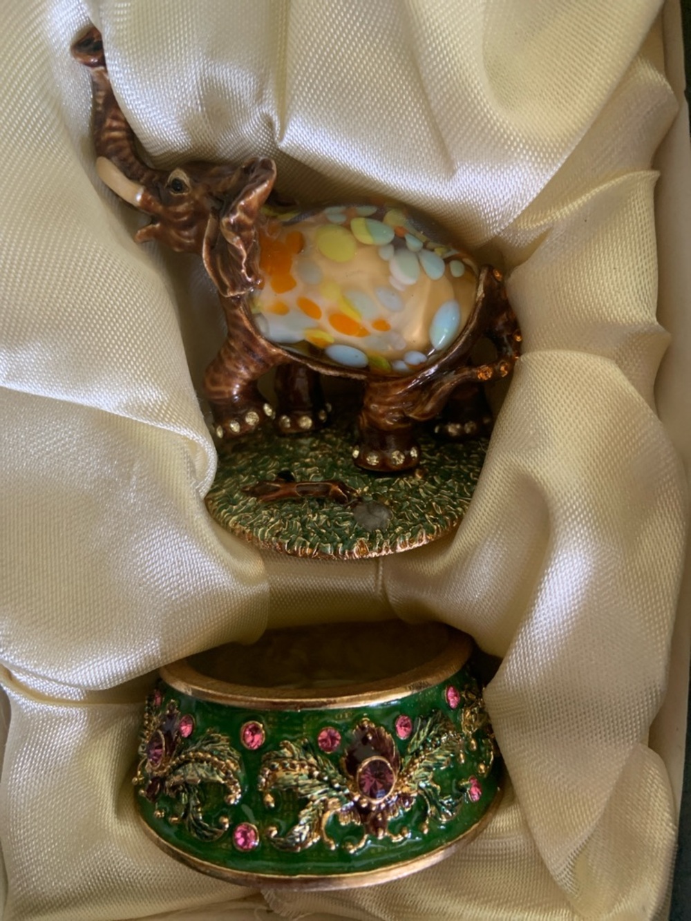 Fitz and Floyd Brown Elephant Trinket Box with Multicolor Glass Back - Picture 9 of 14